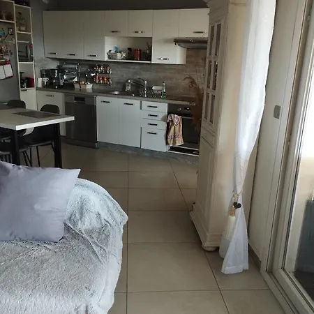 2p Piscine Proche Fréjus